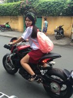 anak sd pake motor gede.jpg